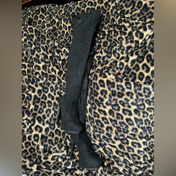 Boots - Picture 2 of 10